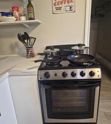 Cozy home on a quiet street minutes to DT Kingston