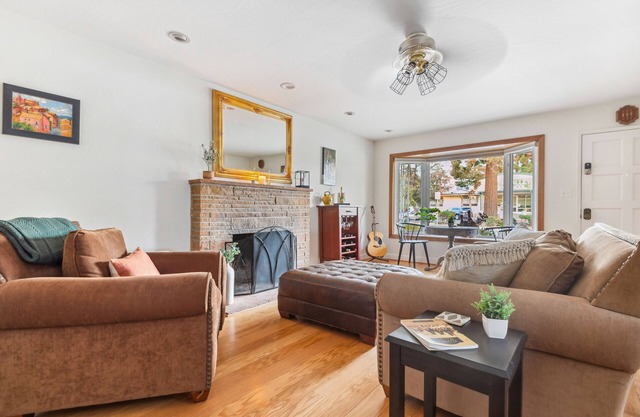 Cozy home w/firepit, close to great hiking trails, wineries + San Francisco Bay