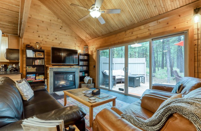 Cozy home with shared pool, sauna, golf, private hot tub & deck - dog-friendly
