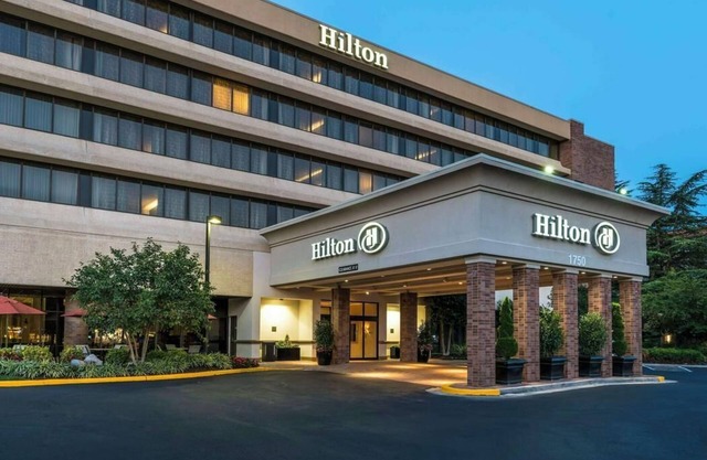 Cozy hotel suite in superb Rockville with fitness room, AC, WiFi & Metro access