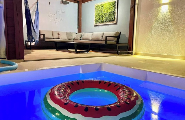 Cozy House with Heated Pool, Beach 180m away, Billiards, Beto Carrero