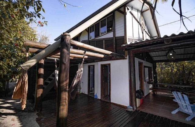 Cozy house with 4 bedrooms 2 bathrooms 3 bedrooms with air conditioning Ilha do Mel