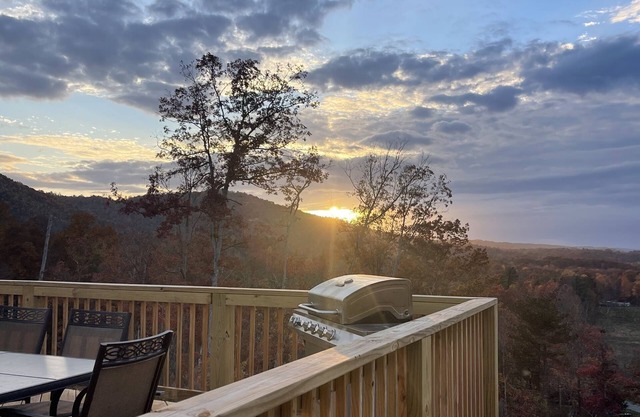 Cozy house with a beautiful view and close to many ATV trails.