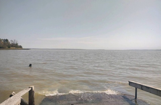 Cozy house with Lake View. Welcome to Grace.