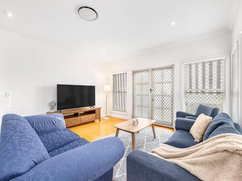 Cozy Hub near Food Fusion Family Business Ideal