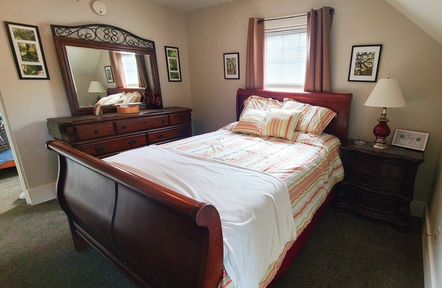 Cozy in Coraopolis Suite A