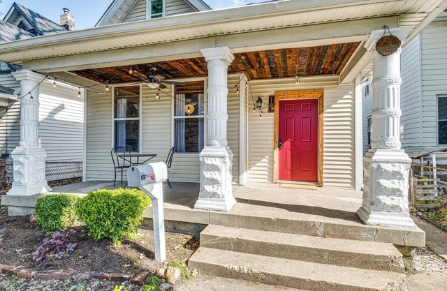 Cozy Indianapolis Vacation Rental w/Micro Farm!