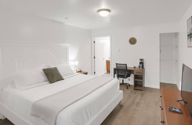 Cozy King Suite in Halifax PA - Pet Friendly