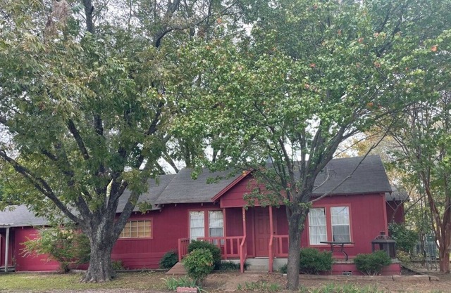 Cozy Lake Cabin, only 3/10ths of a mile from the beach and boat ramp