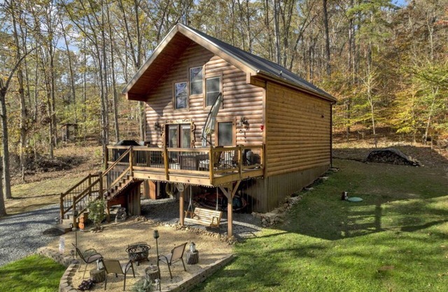Cozy LAKE cabin with a view of Douglas Lake in East TN! Sleeps 5!