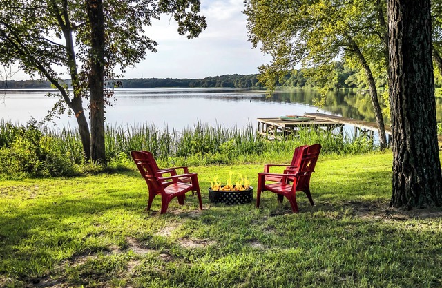 Cozy Lake front cabin in peaceful Chandler with dock, Wifi, fire pit