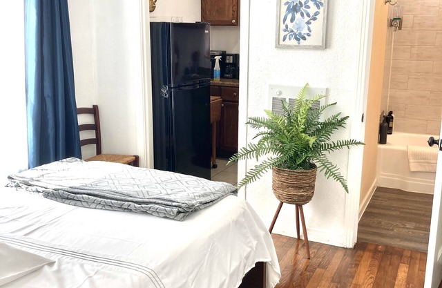 Cozy little apt near Denton Square and UNT