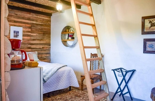 Cozy Loft Cabin on a private mountain. Terrace with views of the volcanoes.