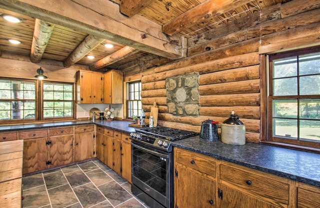Cozy Log Cabin Getaway w/Fire Pit + 3 Acres!