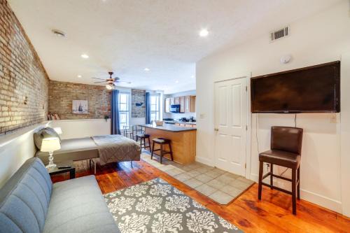 Cozy Lowell Studio about 19 Mi to Grand Rapids!
