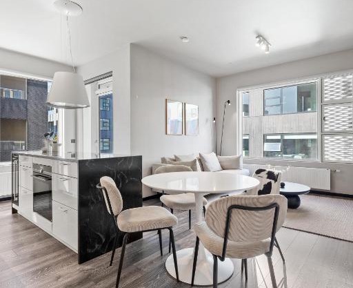 Cozy Lux 2BR & 2BA City Center with Free Parking