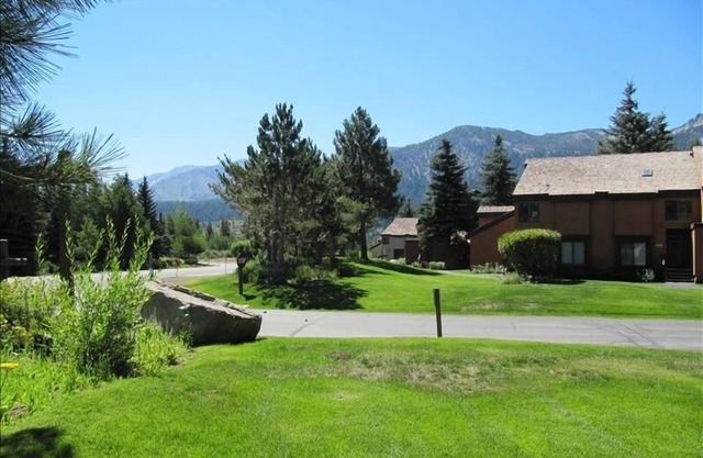 Cozy Mammoth Snowcreek Condo in Great Location!n2 Bedrooms + Loft!