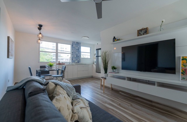 Cozy & Modern. In the heart of San Juan, steps from la Placita.nRenovated apt.