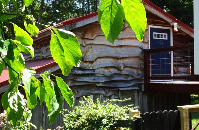 Cozy mountain cottage, 5 minute walk to downtown West Jefferson.