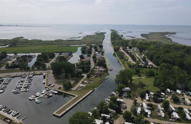 Cozy newly renovated home minutes from Sebewaing Harbor Marina to access bay.