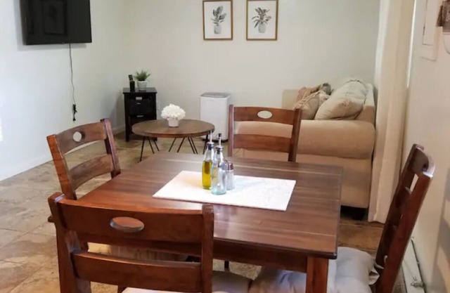 Cozy one bedroom apartment in New Fairfield with restorative activities.n