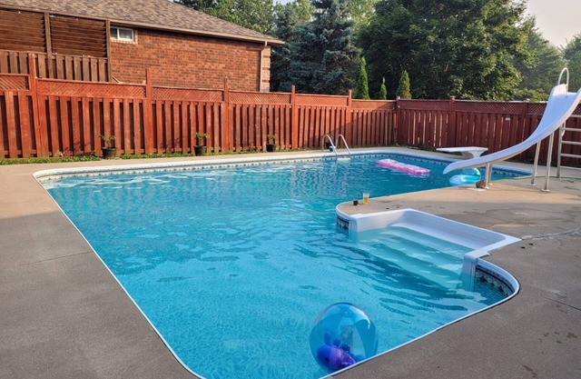 Cozy Pool Retreat in Barrie