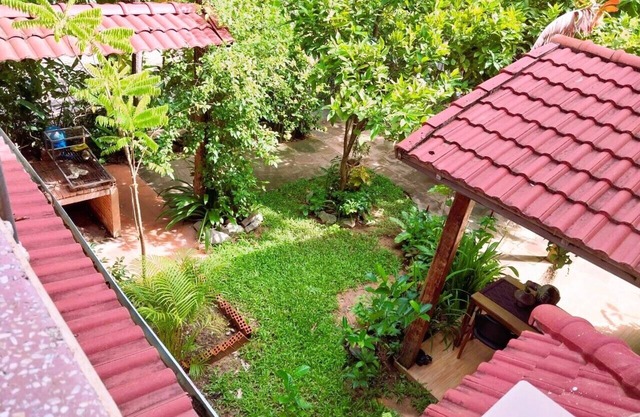 COZY PRIVATE 4 BEDROOM HOUSE IN TOWN