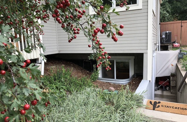 Cozy private basement apartment on North Boulder park