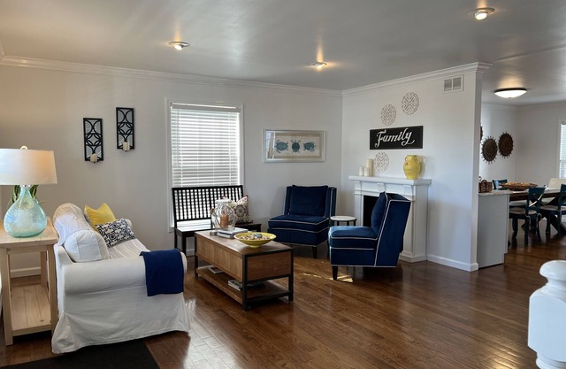 Cozy & Private Family Beach Home in Lake Comonn