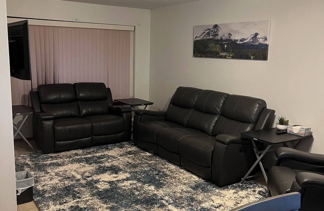 Cozy, quiet 2-bedroom condo in welcoming Delta with WiFi & 1 car attached garage