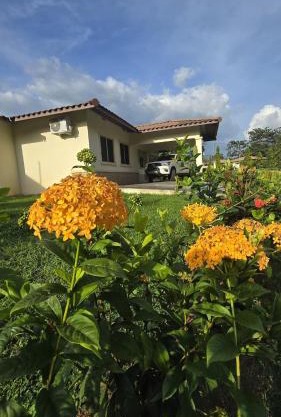 Cozy, Quiet & Spacious 4bd 3 bth Full Home Gated Community