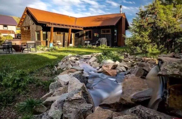 Cozy Ranch with Hot Tub in CB South close to Bus Route