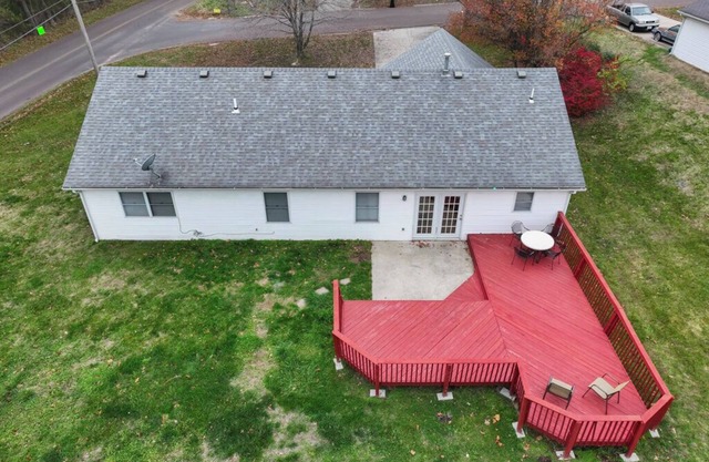 Cozy Retreat: 3/2 house with deck