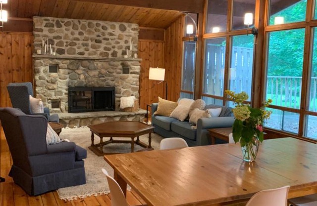 Cozy Riverside Cottage in Caledon Alton
