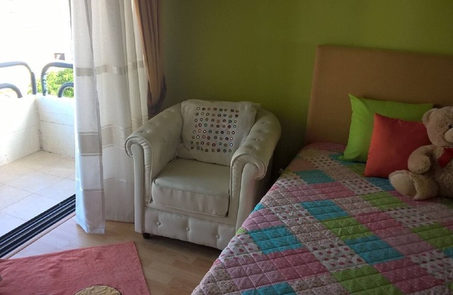Cozy room with balcony in Celas