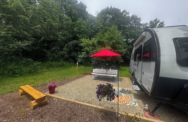 Cozy RV on 149 acres in Charleston with AC, WiFi, and eight miles of trails!nnn