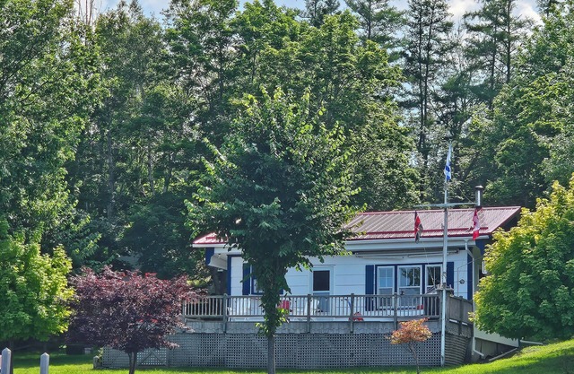 Cozy Sea Front Cottage