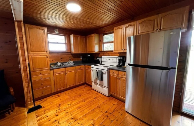 Cozy Seaside 2 Bedroom Cottage With Incredible Views And Large Patio