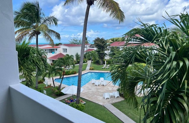 Cozy Seaside studio condo with Balcony, AC and WiFi in awesome Antigua