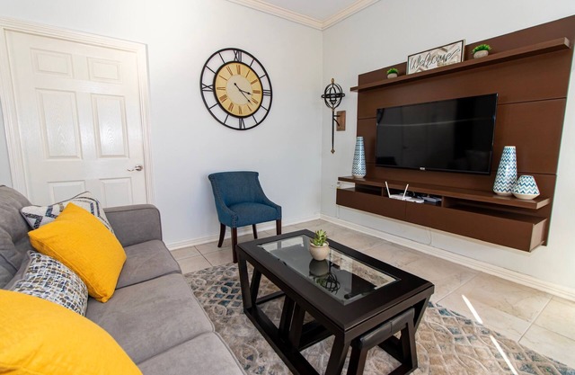 Cozy, Smart Apartment in the centre of New Kingston