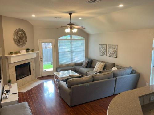 Cozy & spacious 3 bed home North San Antonio - Stone Oak area