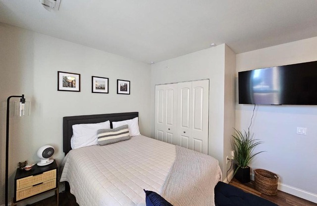 Cozy Stay at the Inman - 214