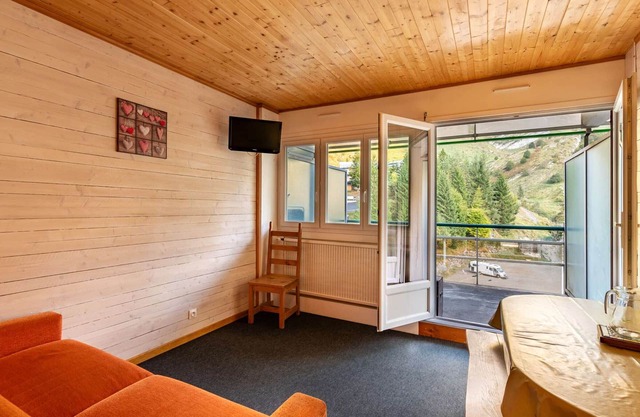 Cozy studio 6 people, elevator, balcony, near slopes