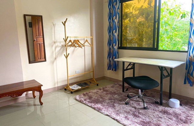 Cozy Studio + Free Parking & Local Coffee!