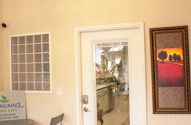 Cozy studio in downtown Glasgow MO, walking distance to boutiques, eating, wine