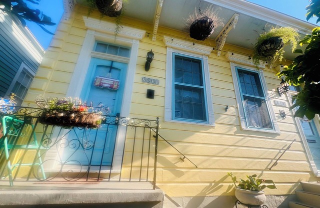 Cozy studio in enchanting New Orleans Neighborhood with AC, WiFi