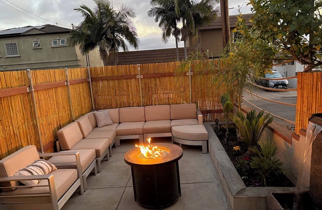 Cozy studio in lovely San Diego with AC, with Private patio and fire pit