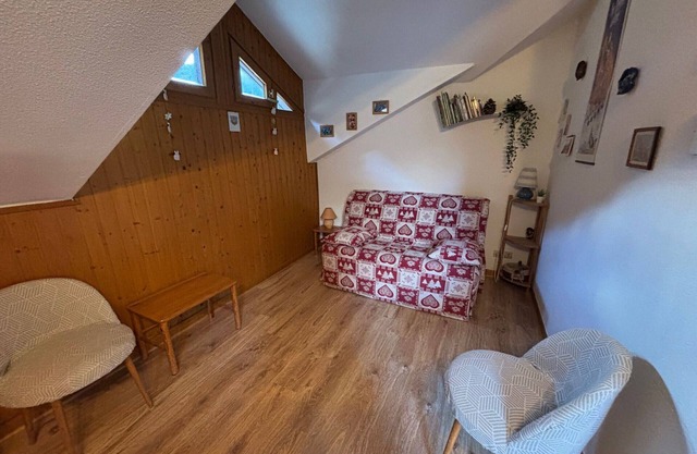 Cozy Studio with Balcony in Village Center - Ski Locker & Parking Included