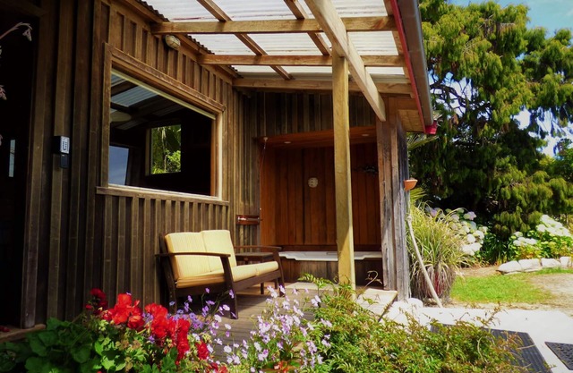 Cozy studio with outside bath tub