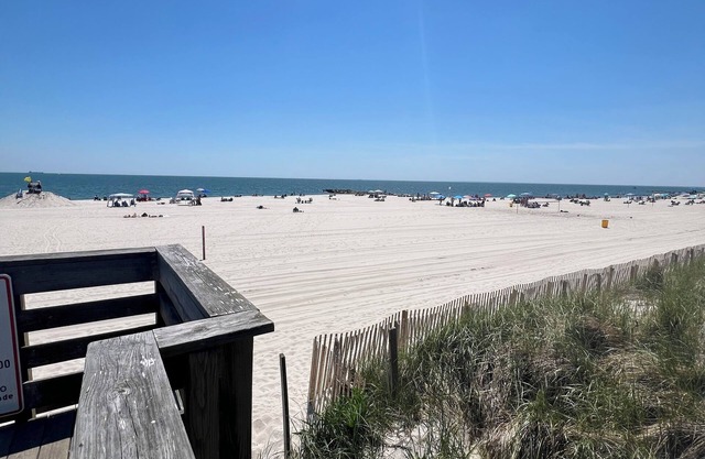 Cozy studio with WiFi and AC in the fabulous west end of Long Beach New York